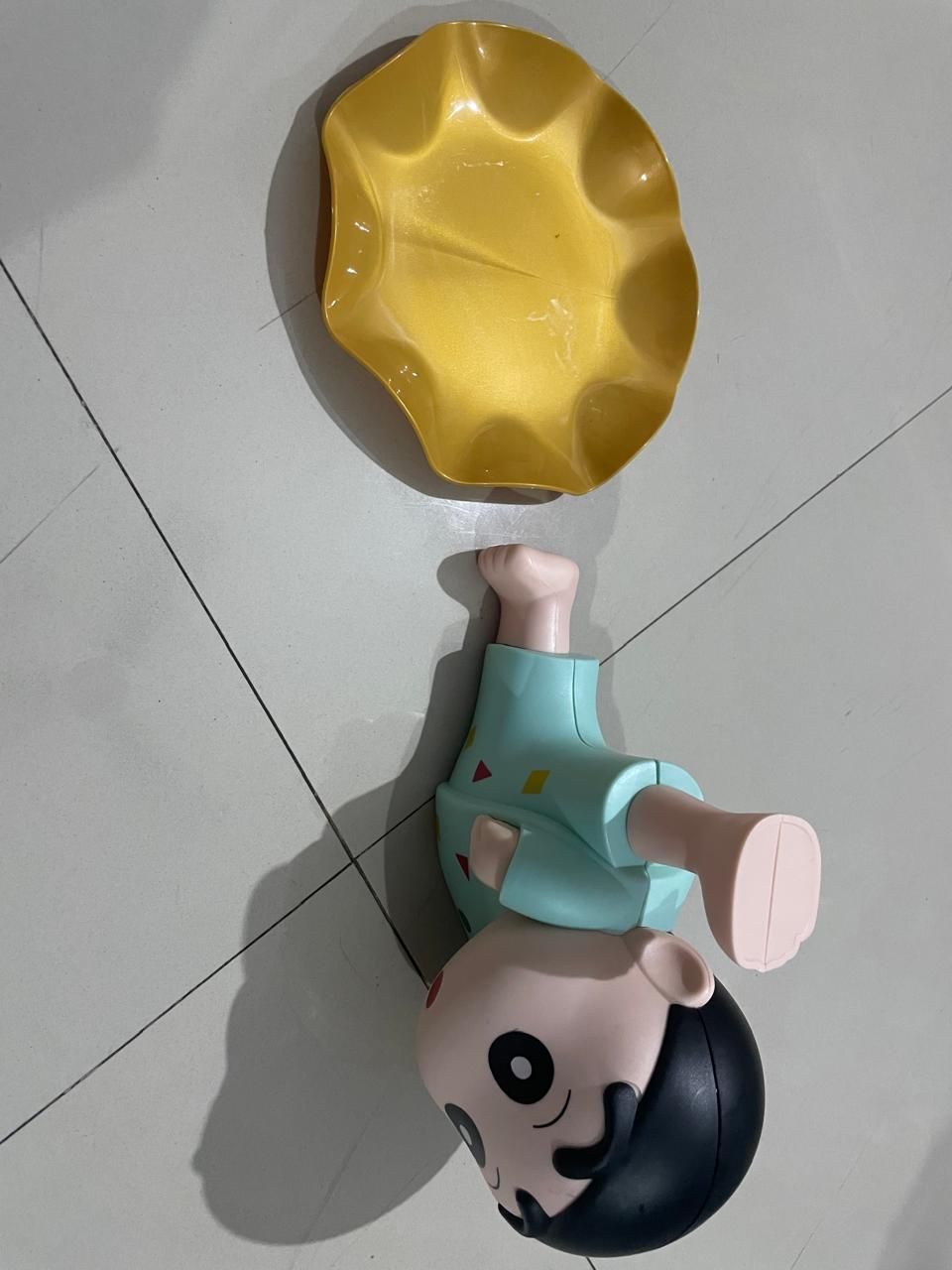 Shinchan Tray Holder